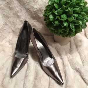 Nine West Silver Metallic pumps - Size 8.5
